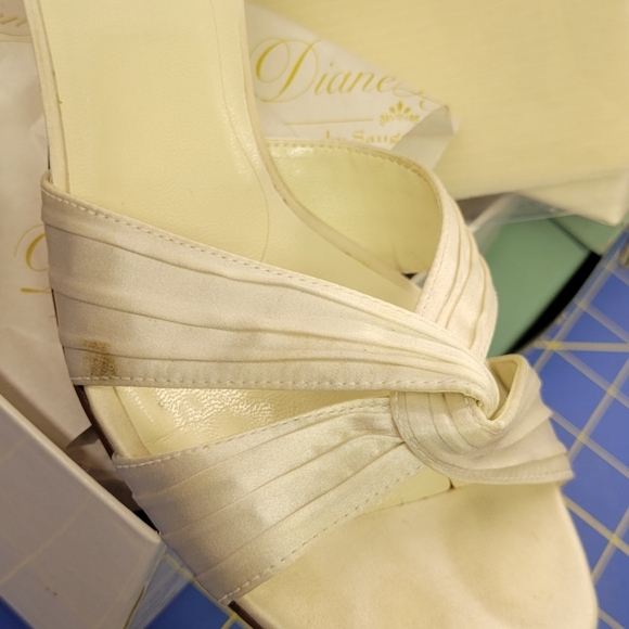 Diane Lynn by Saugus Shoe White Silk 7B - Picture 2 of 10